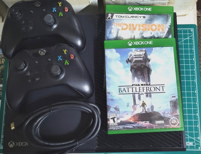 XBOX One 1TB Console (1540) Black | 2 Controllers / HDMI & Power Cable / 2 Games