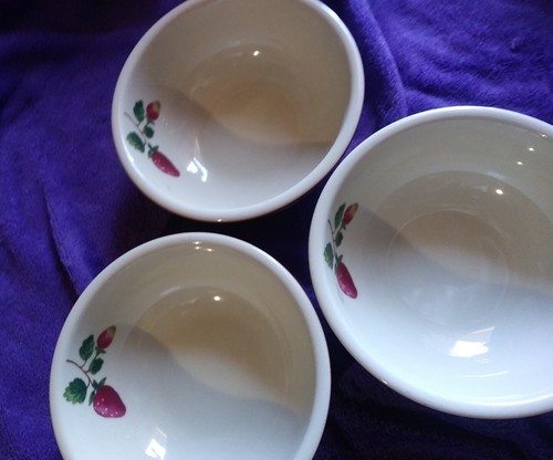 Longaberger Fruit Medley Berry 5.75 Inch- Fruit Bowls (3) Pottery - Picture 7 of 8