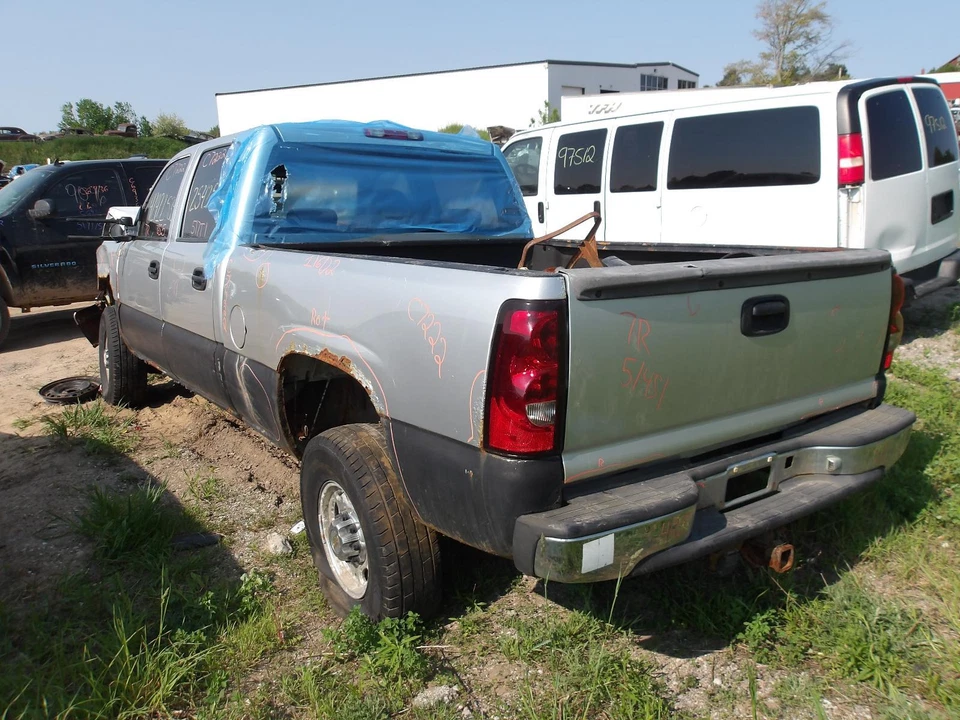 Used Rear Left Door Assembly Rear Side fits: 2004 Chevrolet Silverado 2500 picku Foto 3 de 4