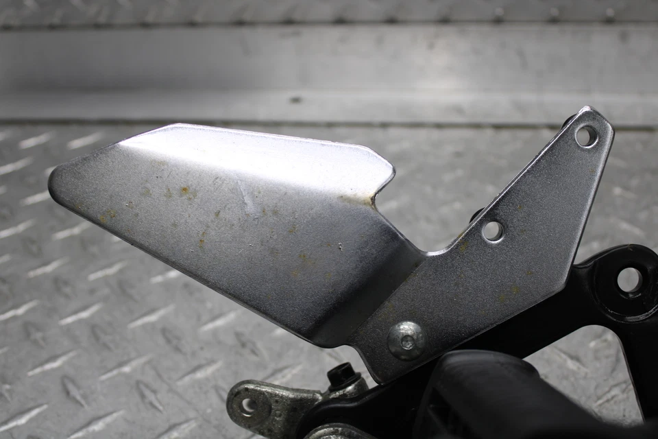 Suzuki GS500F 2007 reposapiés delanteros juego de clavijas peldaños par Foto 2 de 4