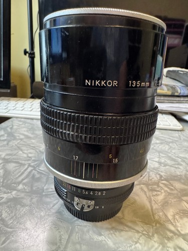 Nikon Ai Nikkor 135mm f2 FAST MF Teleobjektiv [Clean Glass]**** - Bild 1 von 11