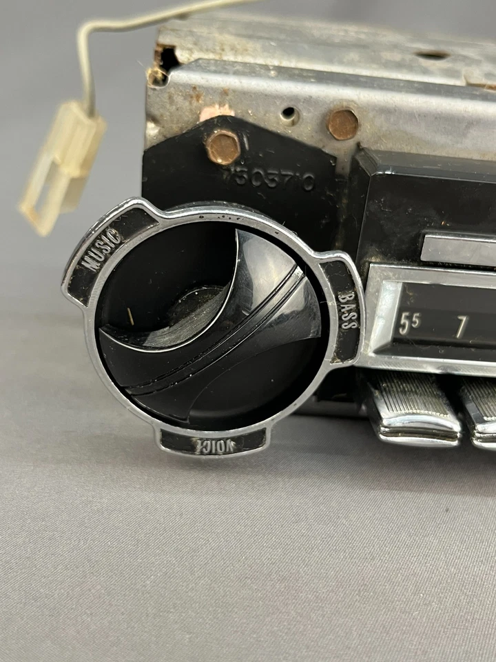Radio AM Delco GM Oldsmobile Toronado 1968 OEM de fábrica 7303253 Foto 3 de 4