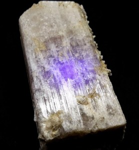 88mm GOLDEN SCAPOLITE GEMSTONE ROUGH from Morocco FLUORESCENT 