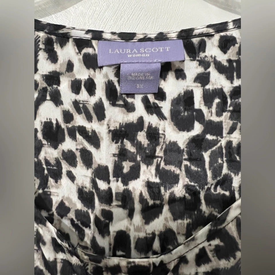 Blusa túnica pulóver con botones estampado animal Laura Scott | Mujer talla grande 3X Foto 4 de 4