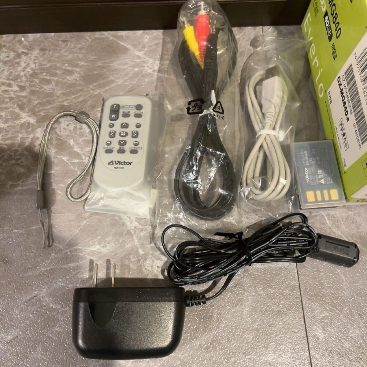 【128GB SD付き】Victor　GZ-MG840-A HDD JVC Kenwood Victor 60GB Hard Disk Movie Rouge Red GZ-MG840-R