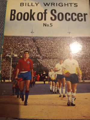 			Billy Wrights Book of Soccer No.5 , Billy Wright, Stanley Paul, 1		