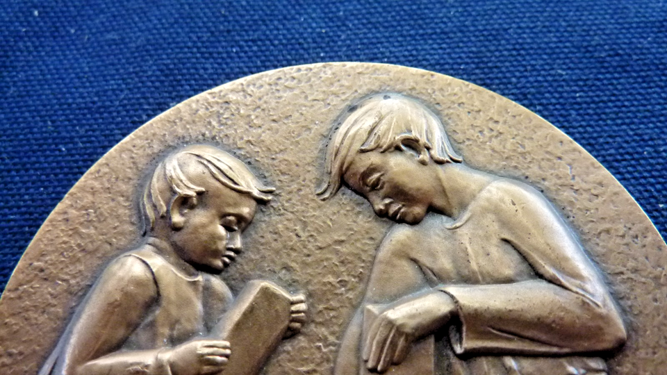 Bronze Medal Society of Medalists, by Nina Winkel 1968 Medallic Art Co