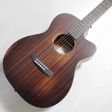 Guitarra eléctrica acústica Martin 000C Jr StreetMaster, acabado desgastado