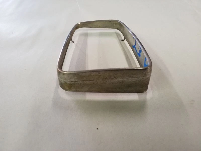 Anillo de ajuste cromado de luz de estacionamiento delantera derecha para Mercedes Benz 300D 300SD 1981-1987 Foto 3 de 4