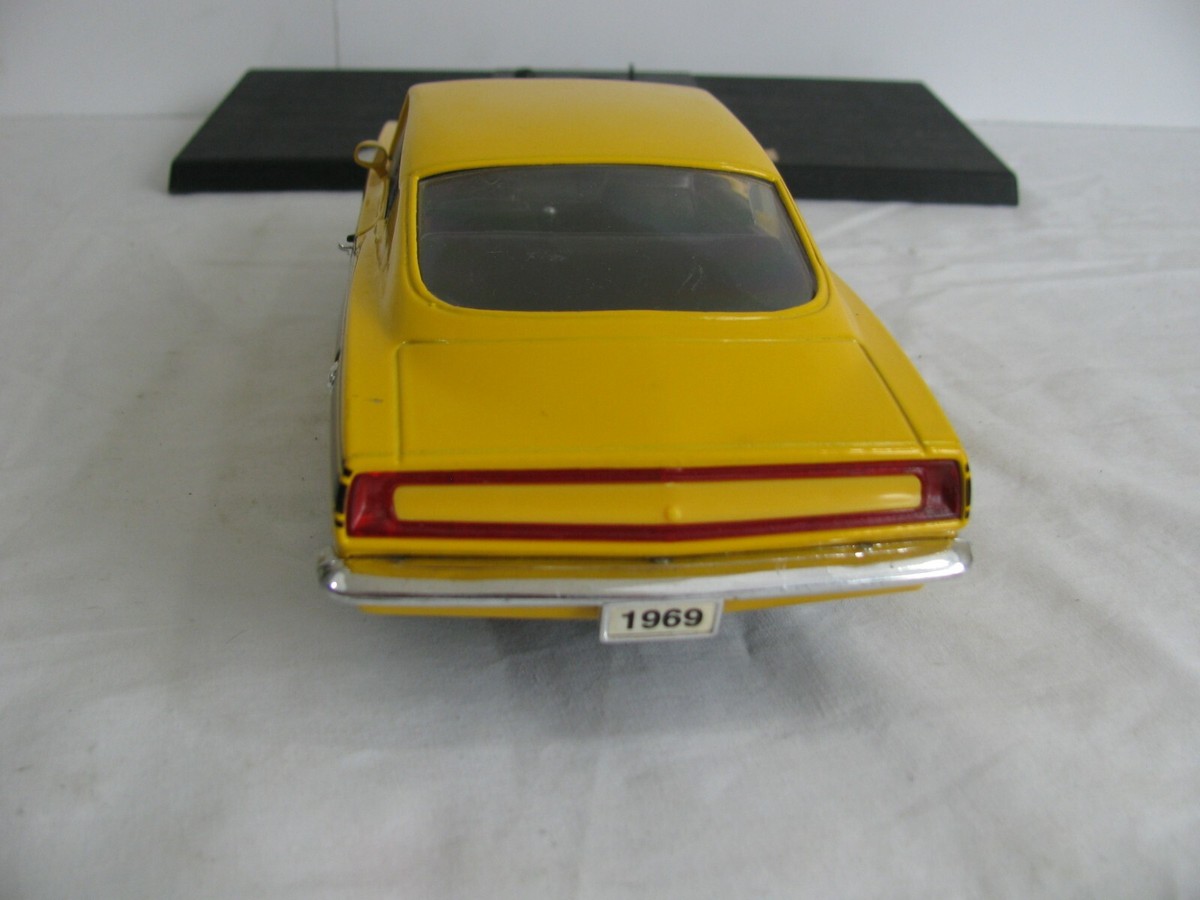 Road Signature 1/18 Scale Diecast 92178 - 1969 Plymouth