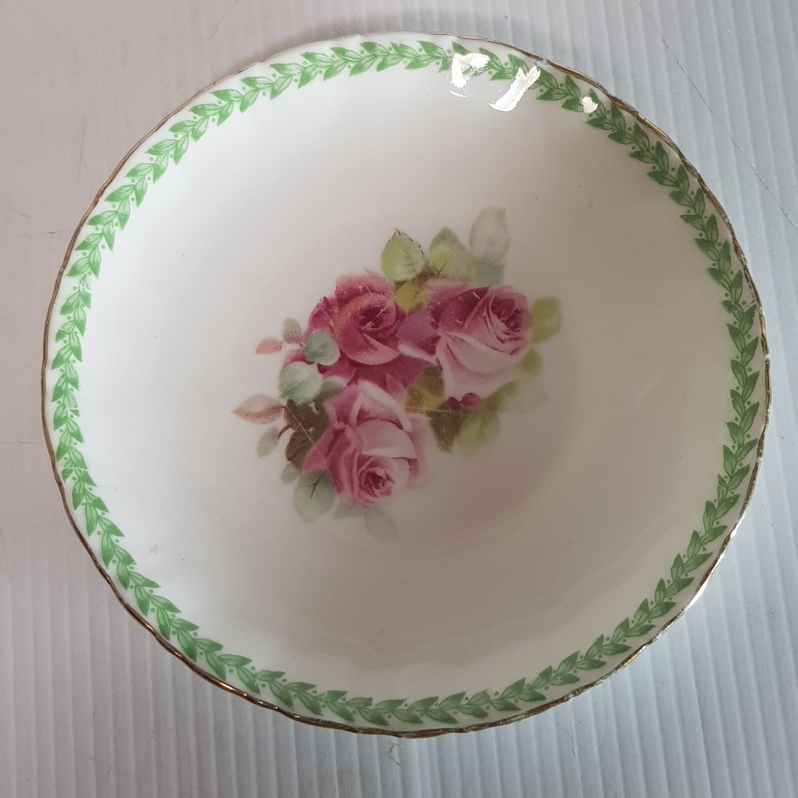 Royal Doulton Small Plate. (10cm)  4735 Herringbone edge roses  Made In England.