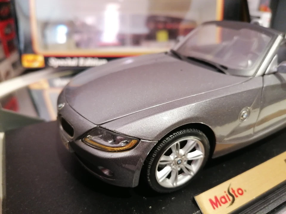 Maisto 1/18 BMW Z4 2002 Grey Met MINT with Box Special Edition Iconic Model! - Immagine 3 di 4