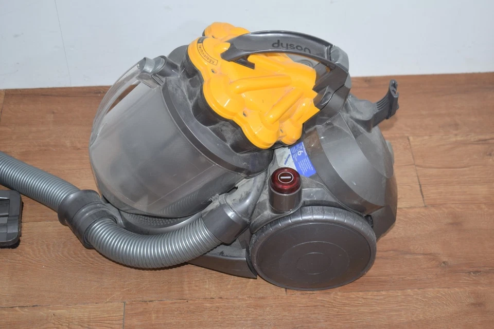 Dyson DC19 Cylinder Vacuum Cleaner - Image 2 of 4