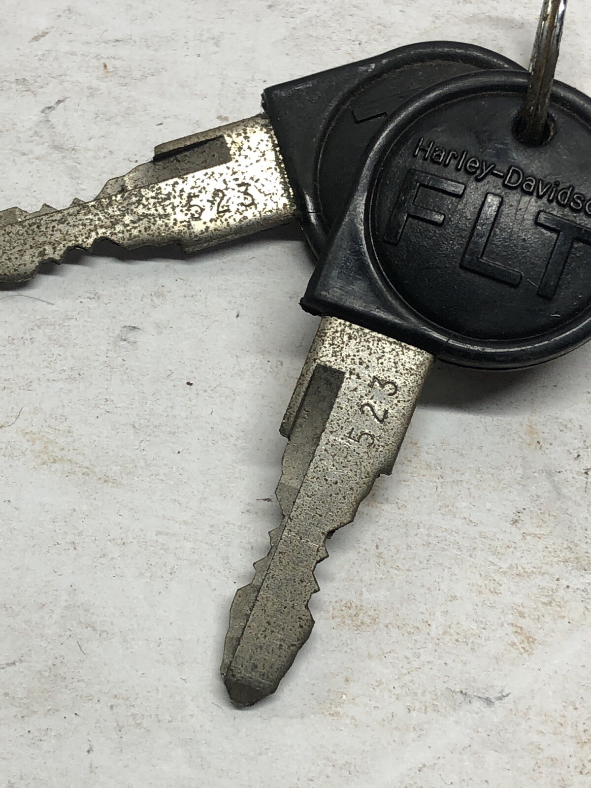 2 Harley Davidson Ignition Fuel Keys OEM 6107782 0523 FLT AMF Robison