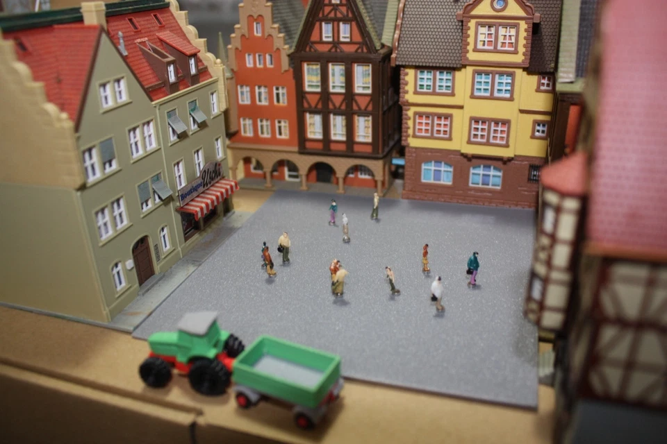 Angetriebener Marktplatz für Spur Z 1:220 - Bild 2 von 4