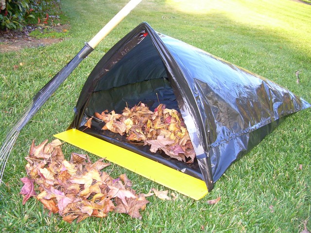 trash can that holds bag in place