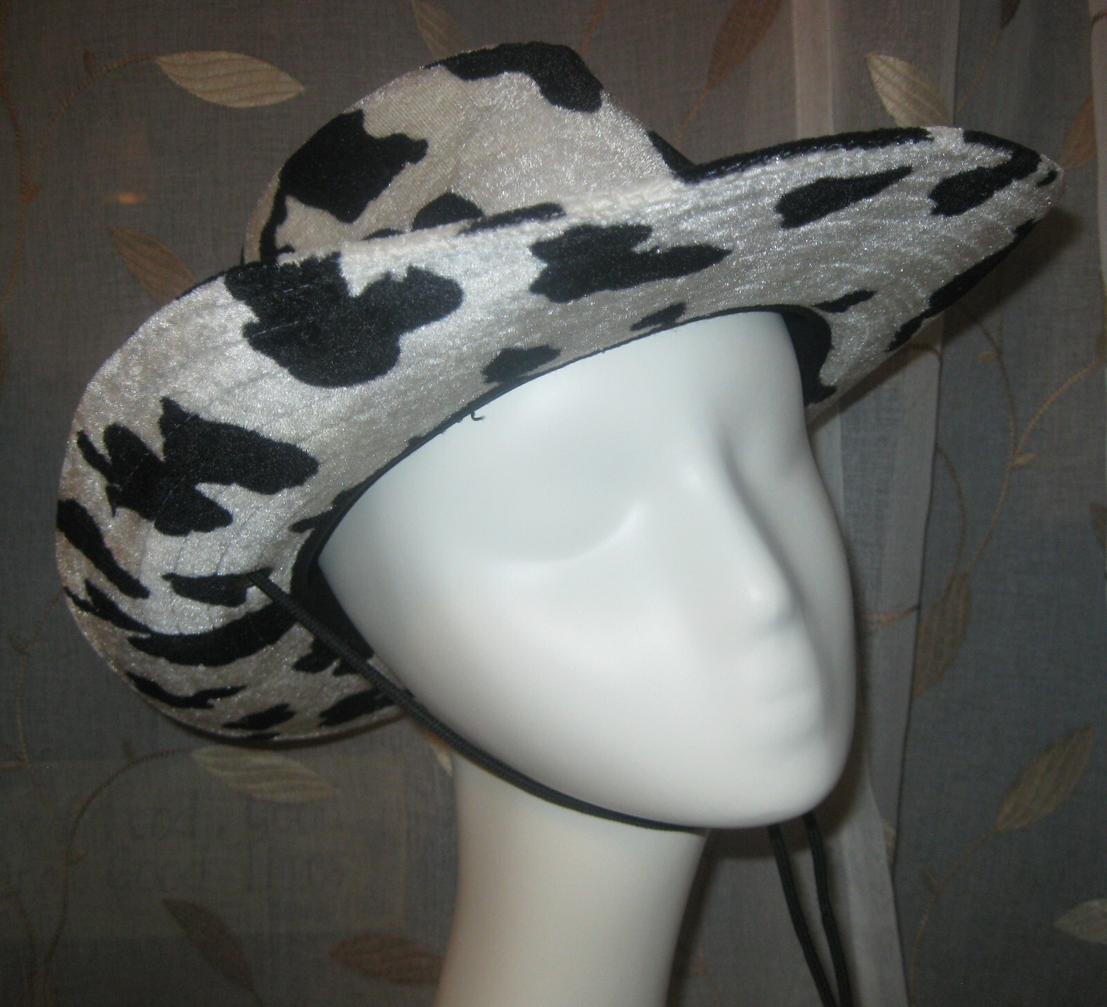 CAPPELLO COWBOY PONY BIANCO E NERO CON CRAVATTE TAGLIA 1 NUOVO SENZA ETICHETTE!