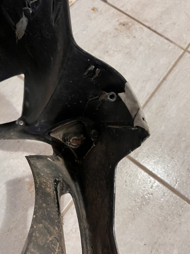 CARENA SCUDO ANTERIORE - 2 ATTACCHI ROTTI APRILIA SR STEALTH RACING 50 1997 2000 - Foto 10 di 13