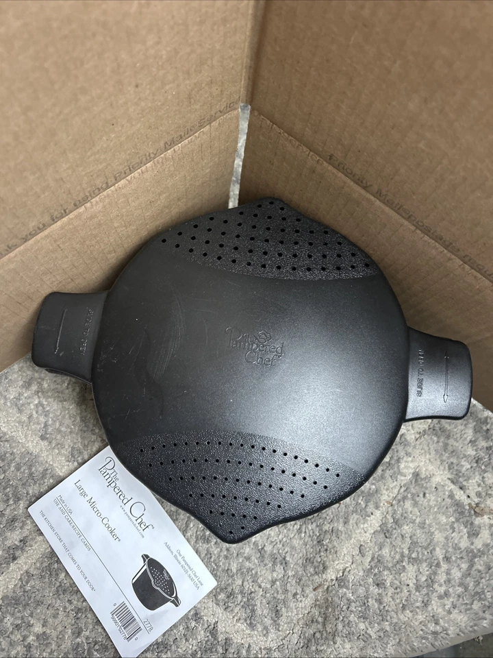 Pampered Chef 2 Qt Microwave Steamer Rice Cooker Pot with Locking Lid & Instr - Image 2 of 4