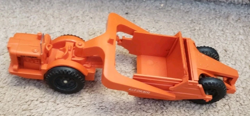 LIONEL ALLIS CHALMERS 6817-126 100 MOTOR SCRAPER W/STRIPED BOX (Writing on box) - Image 2 of 4