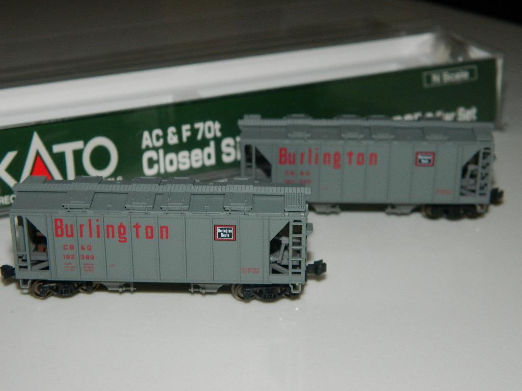 Kato N ACF 1958 2-Bay Covered Hopper Burlington CB&Q #2PK