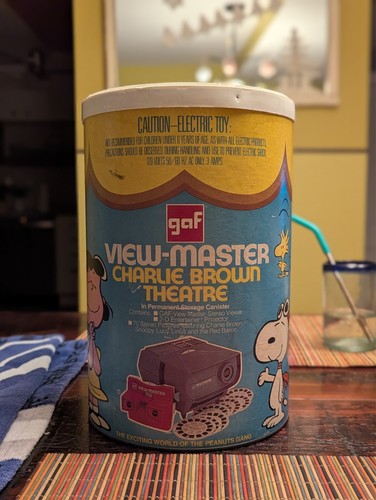 GAF View-Master CHARLIE BROWN Theatre Projector Set Complete With Reels Vintage