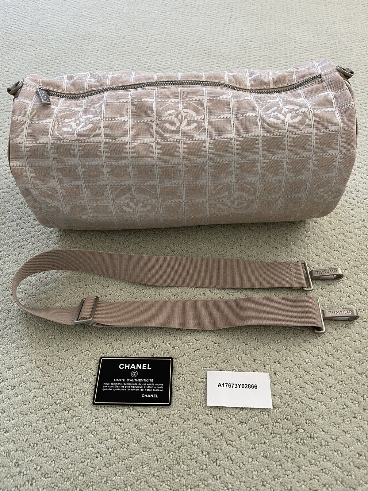 Cloth travel bag Chanel Beige in Cloth - 28592633