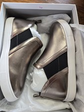 Older Girls Sz 5 Treasure Bond Sz 5M Metalic Faux Leather