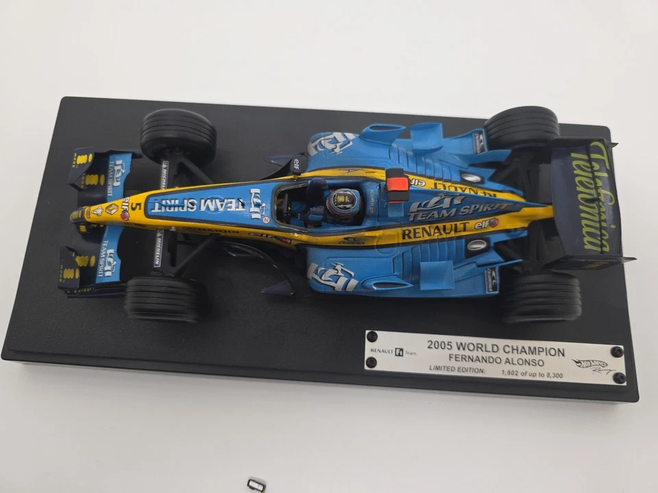 Hot Wheels 1:18 Fernando Alonso Renault R25 Brasil 2005 Campeón del Mundo LE Foto 4 de 4
