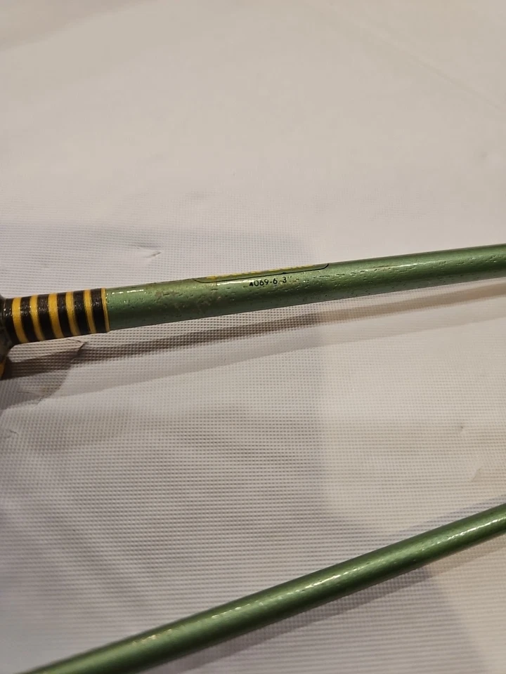 CAÑA DE PESCA CON MOSCA VINTAGE SOUTH BEND 2 PIEZAS #4069 6' 3" DE LARGO Foto 3 de 4