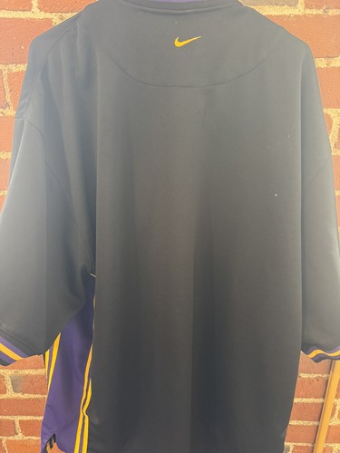 La laker Nike center swoosh tee Flaws: hole that was