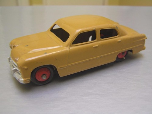 Dinky Toys - 1:43 - ref. 157 Jaguar XK 120 - Réf. 139A Ford