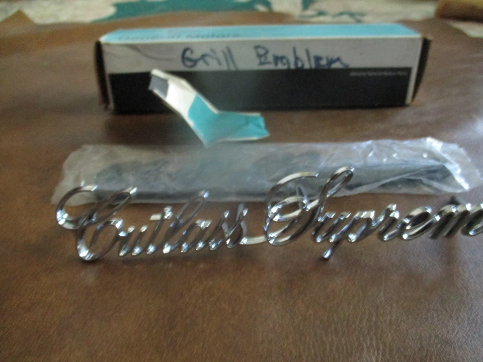 Oldsmobile cutlass supreme 1971 格栅徽章 NOS gm #231187 — 第 2/4 张图片