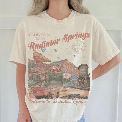 Vintage Car Town Design Classic Auto Desert Comfort T-Shirt