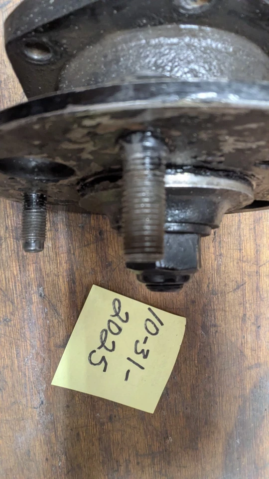 Triumph TR6 Rear Axle Shaft with Hub - Image 4 of 4