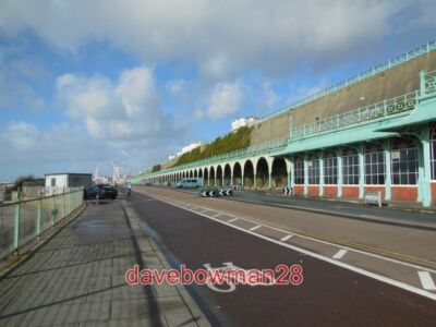 FOTO MADEIRA DRIVE BRIGHTON ANSICHT AUS DER NÄHE DES CONCORDE 2 NACHTCLUBS (RECHTS VON