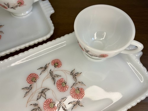 Vintage Anchor Hocking Snack Set Pink FLEURETTE Fire King Tray &Tea Cup Set Of 2 - Picture 4 of 24