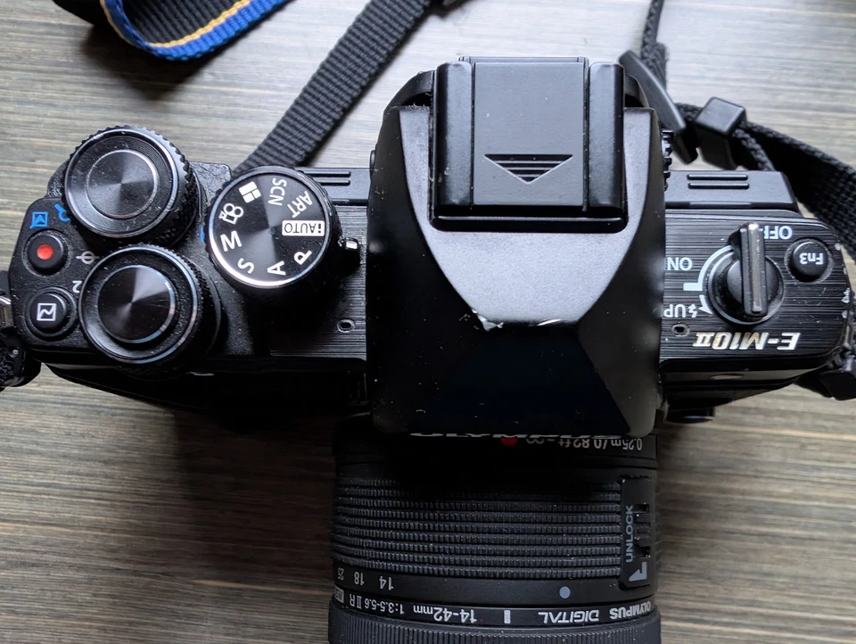 Olympus OM-D E-M10 Mark II Black, 5800 Auslösungen, mit Objektiv M.Zuiko 14-42mm - Bild 4 von 4