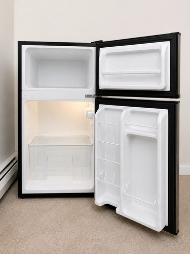 Mini Fridge with Freezer Compartment – Works Great