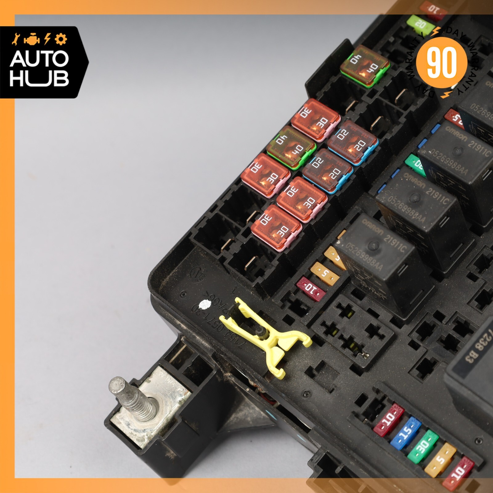 2018 Maserati Ghibli SQ4 M157 Relay Fuse Box Cut 670037817 OEM 41k
