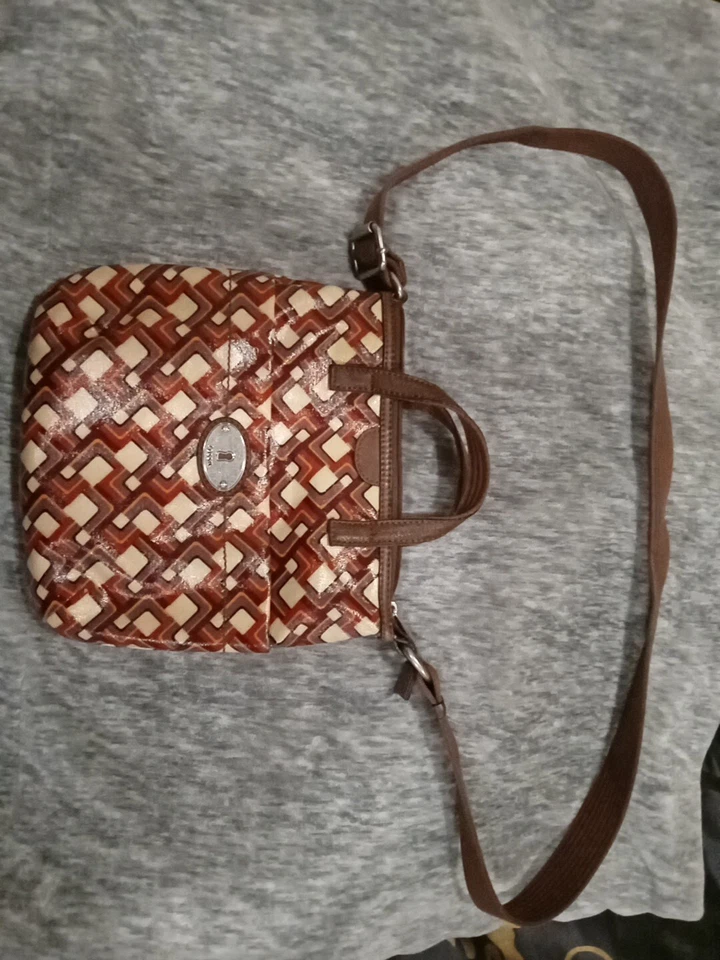 Bolso de hombro y billetera a juego FOSSIL Key-Per - Borde de cuero de lona de PVC geométrico Foto 3 de 4