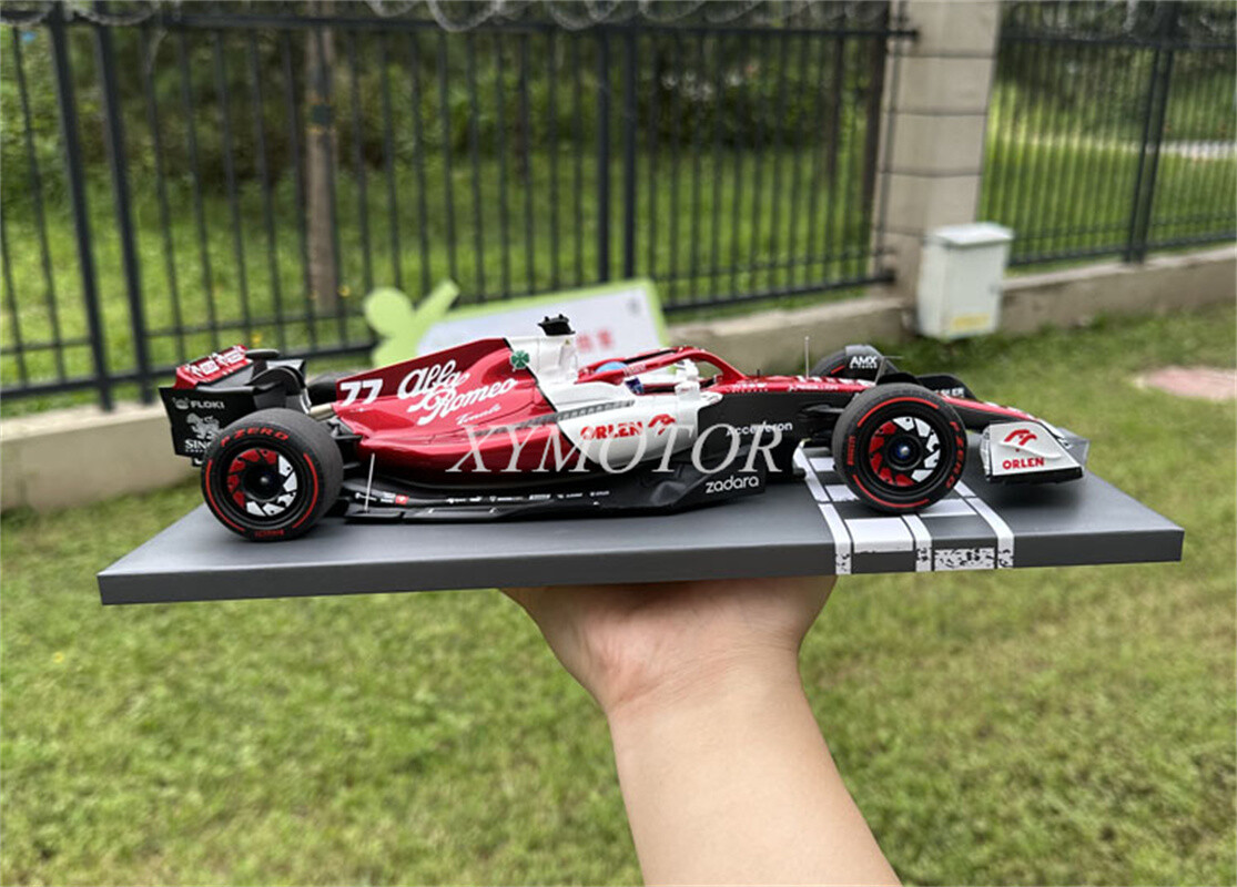 Minichamps 1/18 Alfa Romeo F1 ORLEN C42 2022 Zhou Guanyu