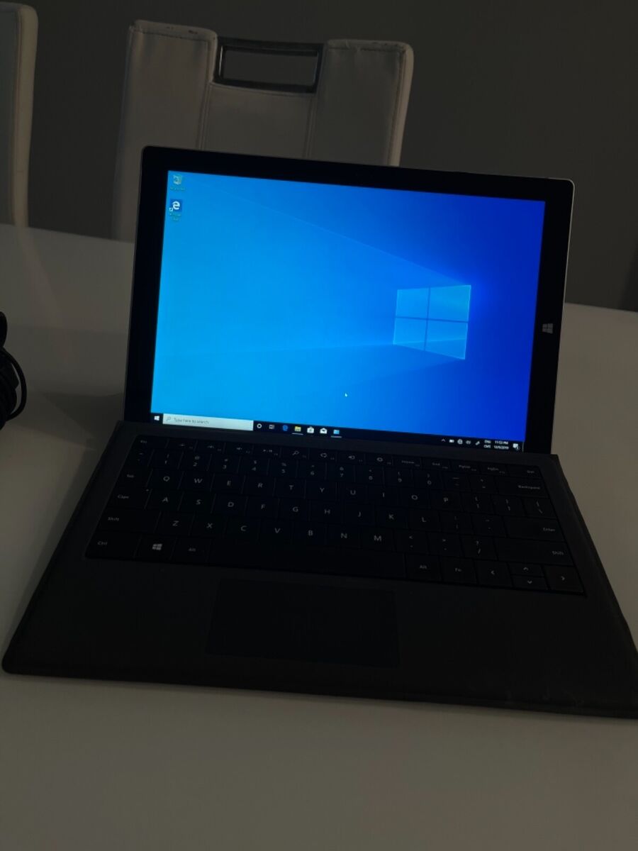 Microsoft Surface Pro 3 Model 1631 i5-4300U 256GB 8GB Ram Windows 10 Pro