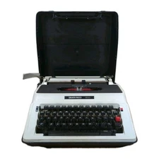 Vintage SILVER REED 500 Model Portable Typewriter with Original Case Collectable