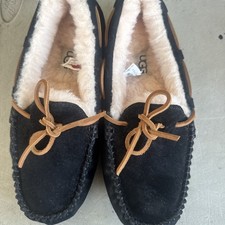 UGG Australia Womens Dakota Black Suede Sheepskin Moccasin Slip-On Size 5 US