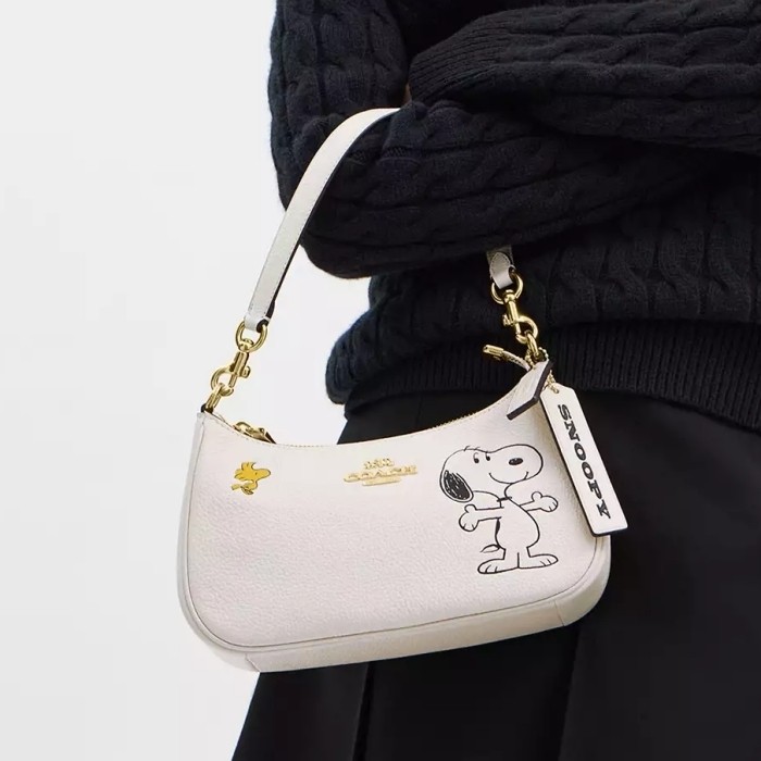 COACH x PEANUTS Snoopy Teri Shoulder Bag in Chalk for Women New Outlet