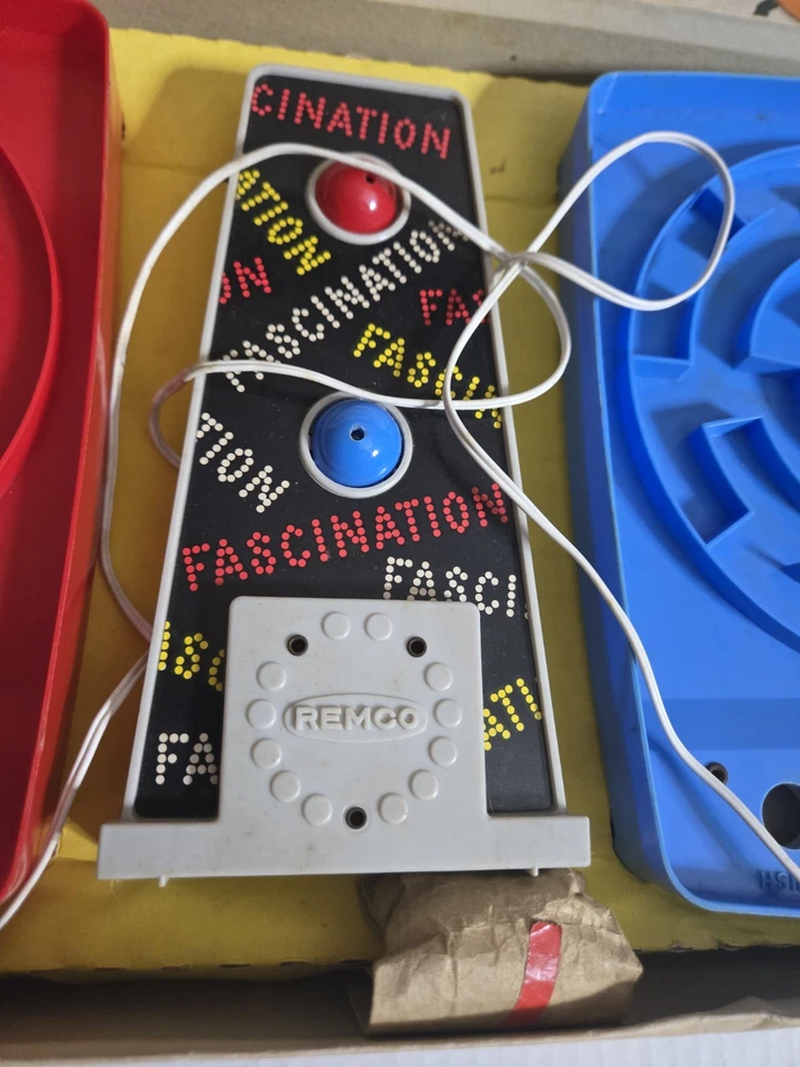 Vintage 1961 REMCO "Fascination" Electric Maze Board Game in Original Box - Image 3 of 4