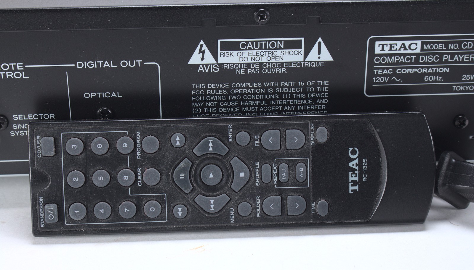 TEAC CD-P650 Compact Disc Player with iPod/USB MP3 w/ Remote