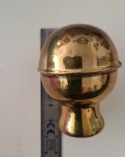 (b) Große  goldfarbende Kugel ARI für Pickelhaube o. Feuerwehrhelm ohne Gewinde