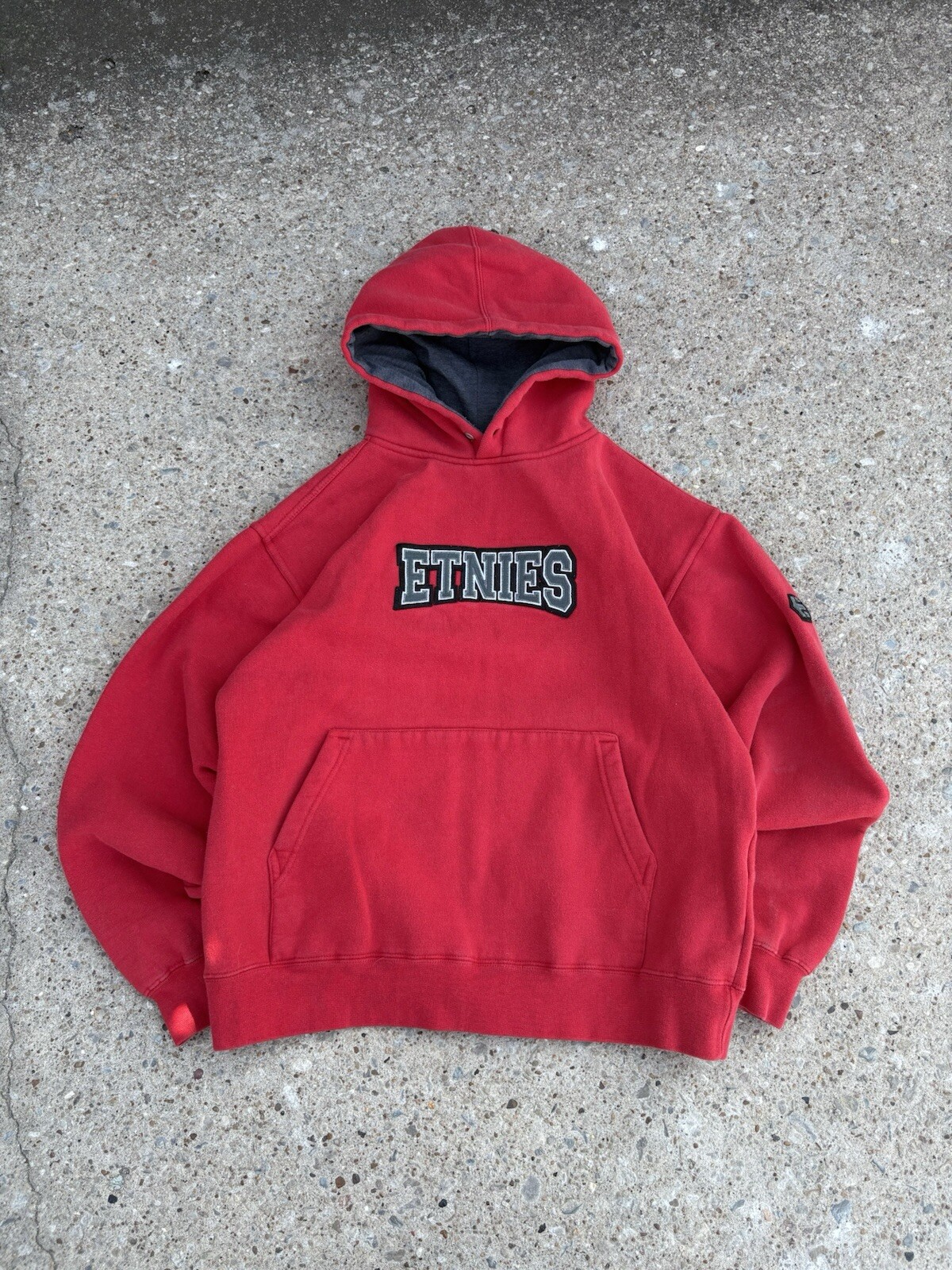 Y2K Etnies Skate Boarding Center Logo Spellout Hoodie - Mens M